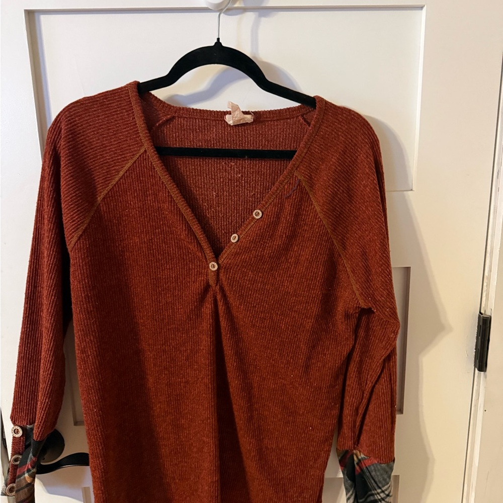 BiBi Rust V-Neck Sweater with Plaid Details
